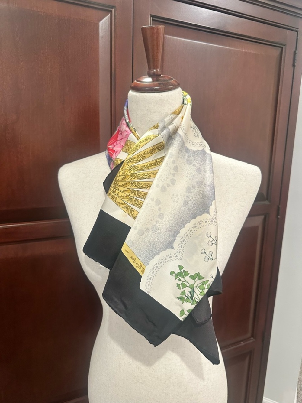 Gucci Floral Fan Silk Scarf in Multicolor - Picture 2 of 9